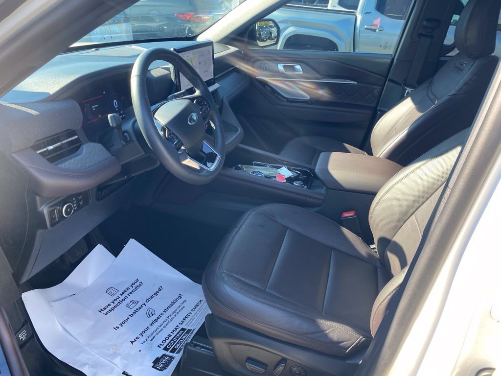 Used 2025 Ford Explorer Platinum w/ Ultimate Package RWD image 5