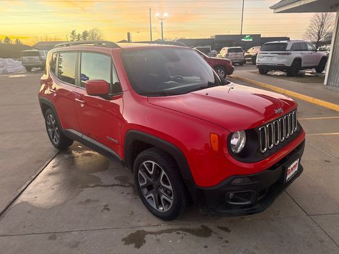 Used 2018 Jeep Renegade Latitude w/ Cold Weather Group image 7