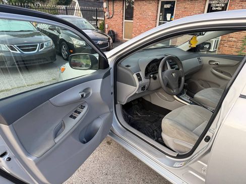 Used 2010 Toyota Corolla LE FWD image 10