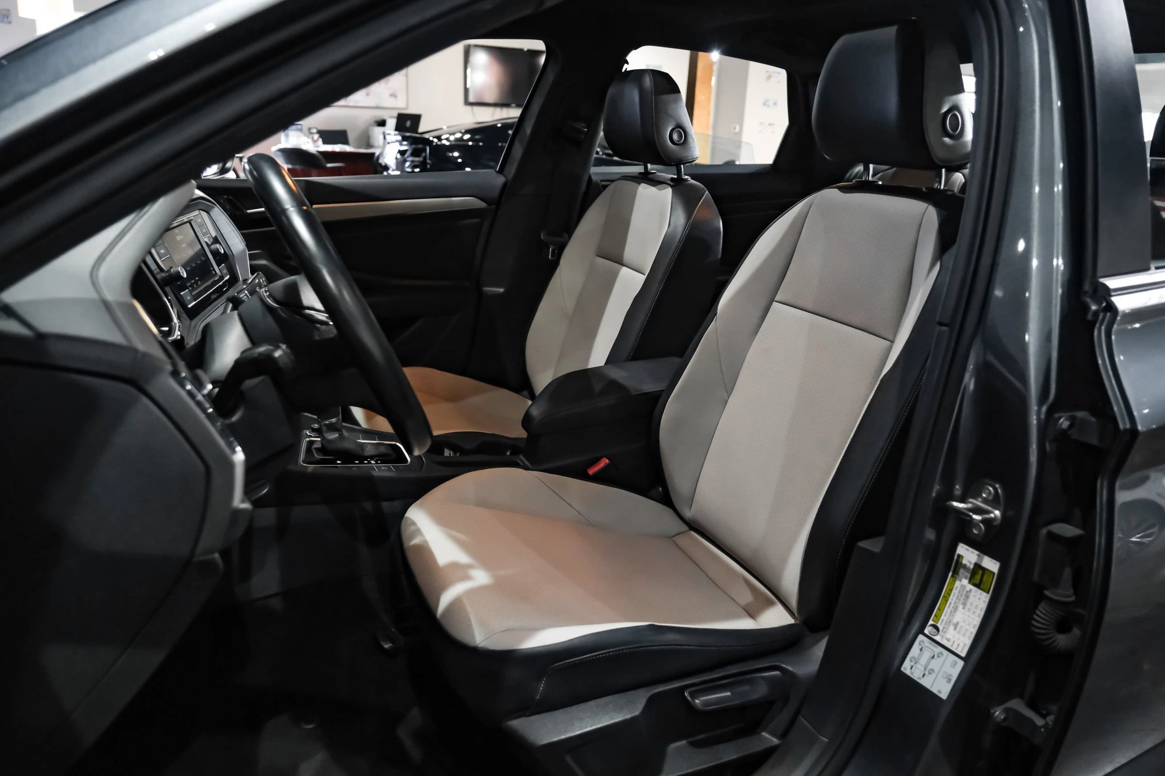 Used 2019 Volkswagen Jetta R-Line FWD image 28