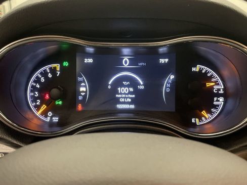 Used 2019 Jeep Grand Cherokee Laredo AWD/4WD image 6