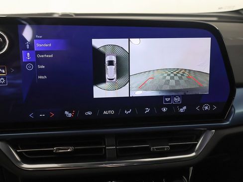 Used 2024 Chevrolet Equinox EV LT image 40