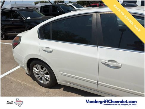 Used 2010 Nissan Altima 2.5 SL w/ SL Pkg FWD image 3