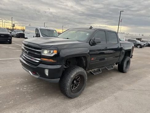 Used 2017 Chevrolet Silverado 1500 LT image 2