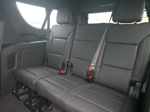 Used 2025 Chevrolet Suburban Z71 AWD/4WD image 15