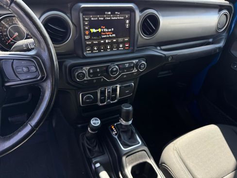 Used 2021 Jeep Gladiator Willys image 17