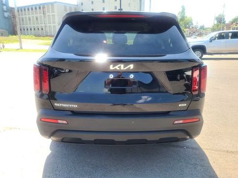 Used 2023 Kia Sorento LX AWD/4WD image 8