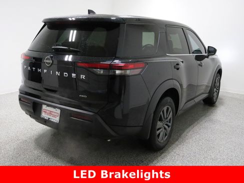 Used 2023 Nissan Pathfinder S image 7