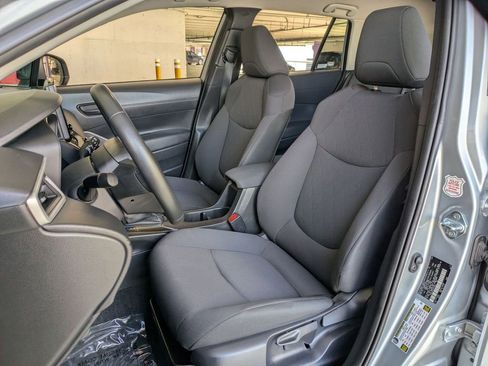 Used 2025 Toyota Corolla Cross LE image 23