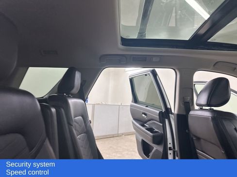 Used 2024 Nissan Pathfinder Platinum image 23