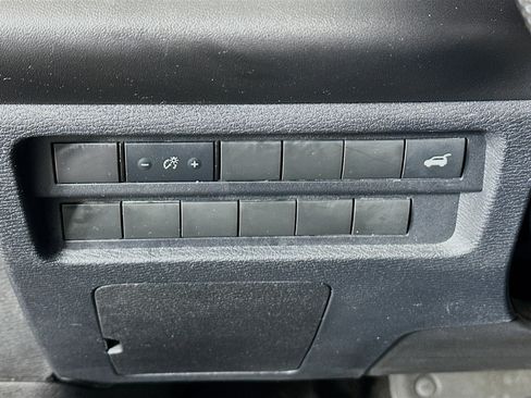 Used 2023 Mitsubishi Outlander SE image 17