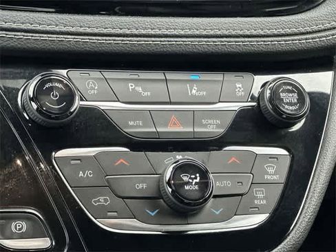 Used 2021 Chrysler Pacifica Limited w/ S Appearance Package image 17