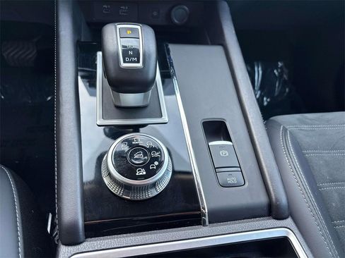 Used 2024 Mitsubishi Outlander SE image 24