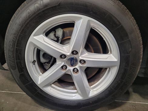 Used 2018 Ford Explorer XLT w/ Equipment Group 201A FWD image 31