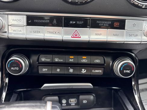 Used 2018 Kia Stinger Premium RWD image 17