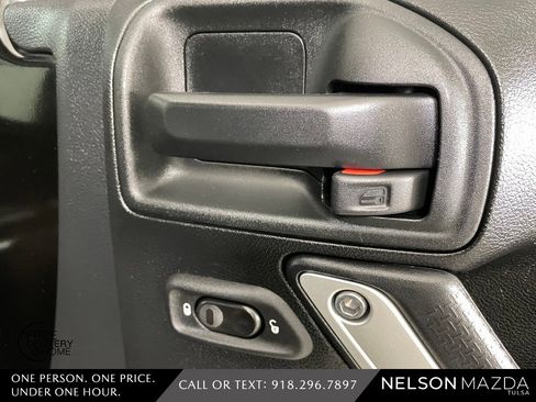 Used 2017 Jeep Wrangler Unlimited Rubicon image 44