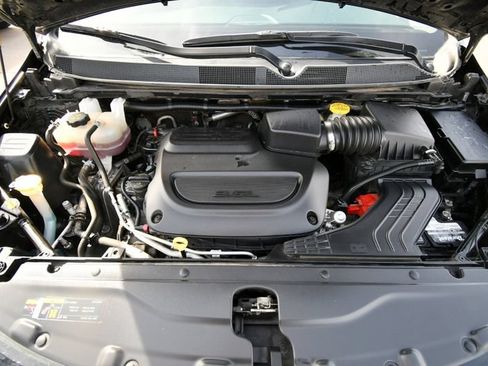 Used 2024 Chrysler Voyager LX FWD image 11