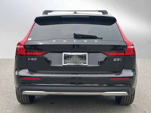 Used 2026 Volvo V60 B5 Cross Country Plus w/ Climate Package image 4