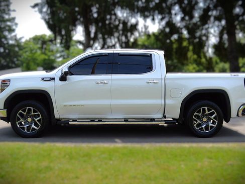 Used 2022 GMC Sierra 1500 SLT w/ SLT Convenience Package AWD/4WD image 8