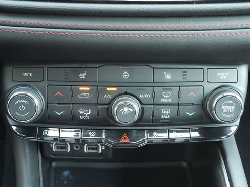 Used 2025 Dodge Durango GT AWD/4WD image 23
