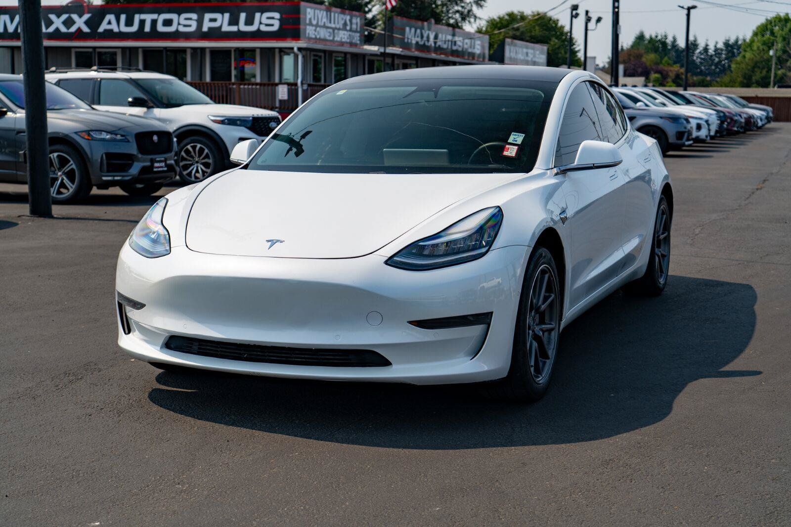 Used 2019 Tesla Model 3 Standard Range Plus RWD image 4