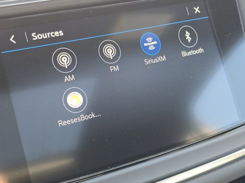 Used 2023 Buick Enclave Essence w/ Experience Buick Package image 7