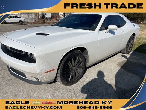 Used 2023 Dodge Challenger SXT image 1