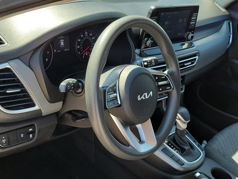 Used 2023 Kia Seltos LX AWD/4WD image 6