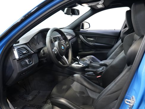 Used 2018 BMW M3 RWD image 32