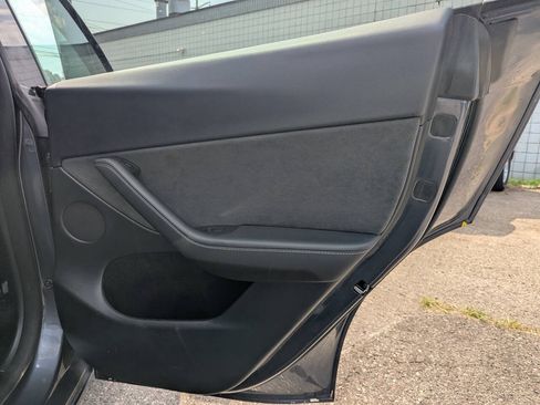 Used 2023 Tesla Model Y Long Range AWD/4WD image 18