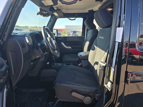 Used 2018 Jeep Wrangler Unlimited Sahara AWD/4WD image 11