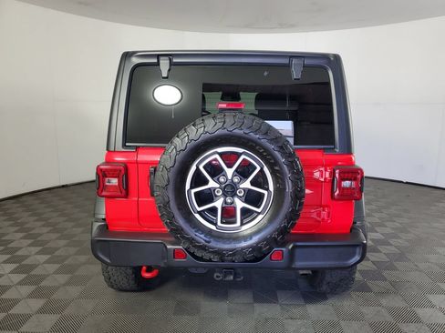 Used 2025 Jeep Wrangler Unlimited Rubicon w/ Convenience Group AWD/4WD image 5