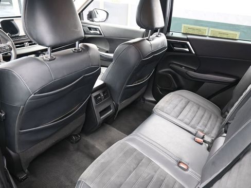 Used 2022 Mitsubishi Outlander SE image 37