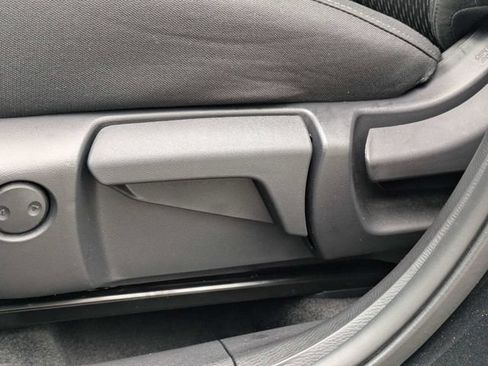 Used 2025 Mitsubishi Outlander ES FWD image 19