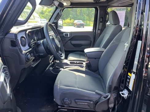 Used 2025 Jeep Wrangler Unlimited Sport AWD/4WD image 6