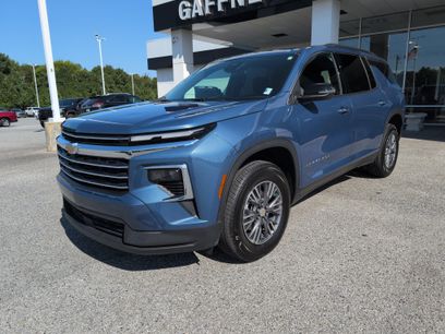 Used 2025 Chevrolet Traverse LT