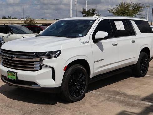 Used 2024 Chevrolet Suburban High Country w/ Premium Package 2 RWD image 3