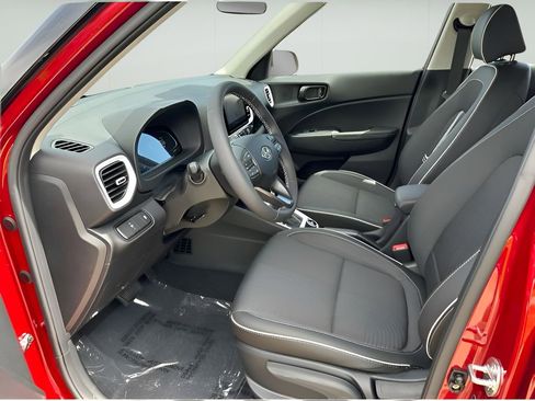 Used 2024 Hyundai Venue Limited image 22