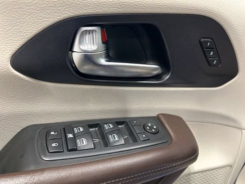 Used 2020 Chrysler Pacifica Touring-L Plus w/ Advanced Safetytec Group FWD image 24