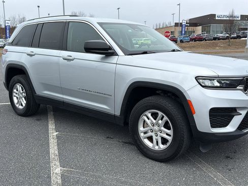 Used 2022 Jeep Grand Cherokee Laredo w/ Luxury Tech Group I image 2