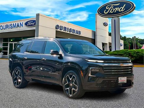 Used 2025 Chevrolet Traverse High Country w/ LPO, Floor Liner Package AWD/4WD image 1