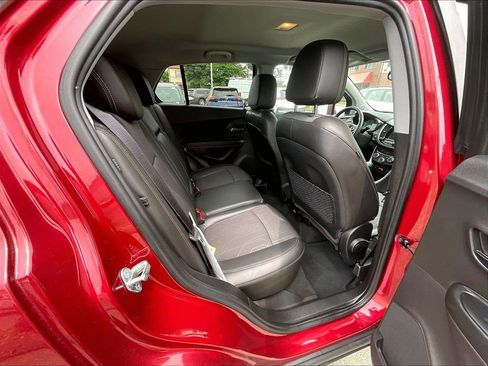 Used 2018 Chevrolet Trax LT w/ LT Convenience Package AWD/4WD image 16