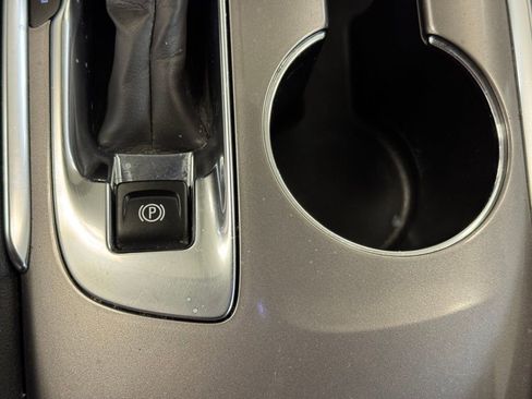 Used 2022 Chevrolet Malibu LT FWD image 34
