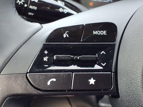 Certified 2025 Hyundai Elantra Sport image 20