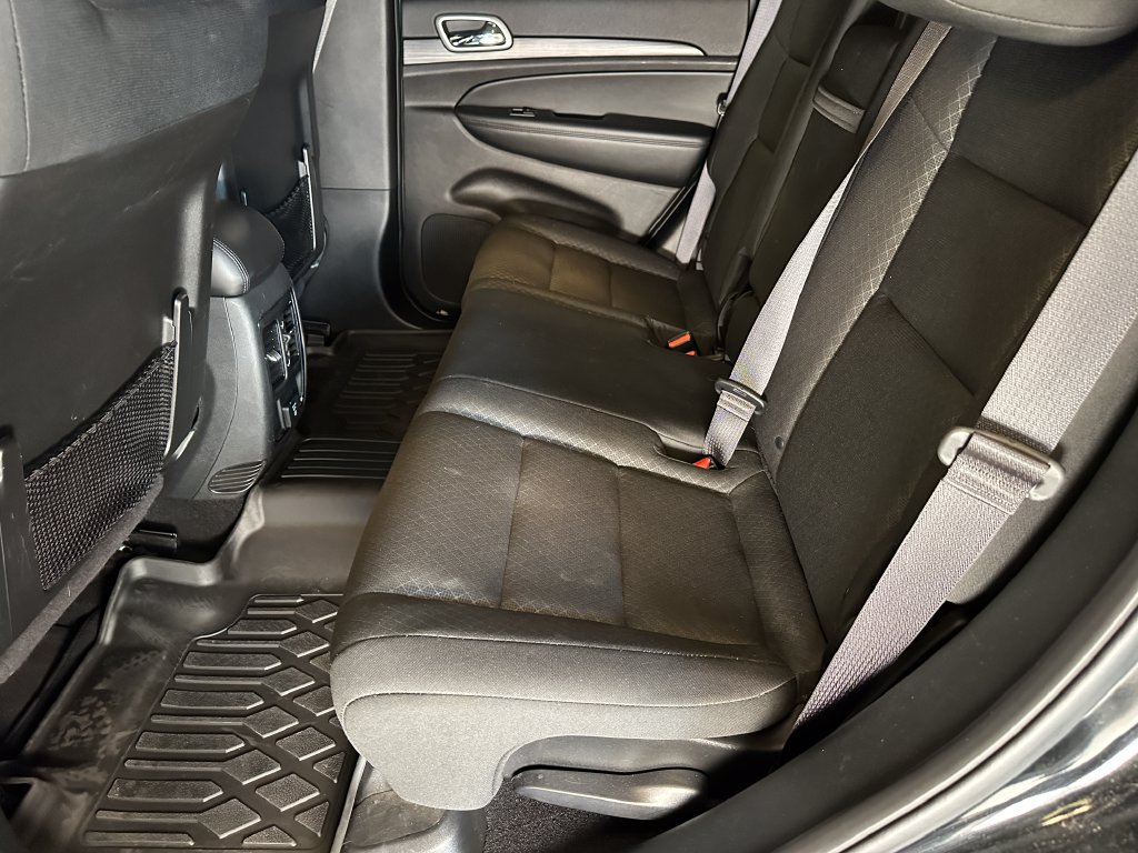 Used 2019 Jeep Grand Cherokee Laredo w/ Security & Convenience Group AWD/4WD image 21