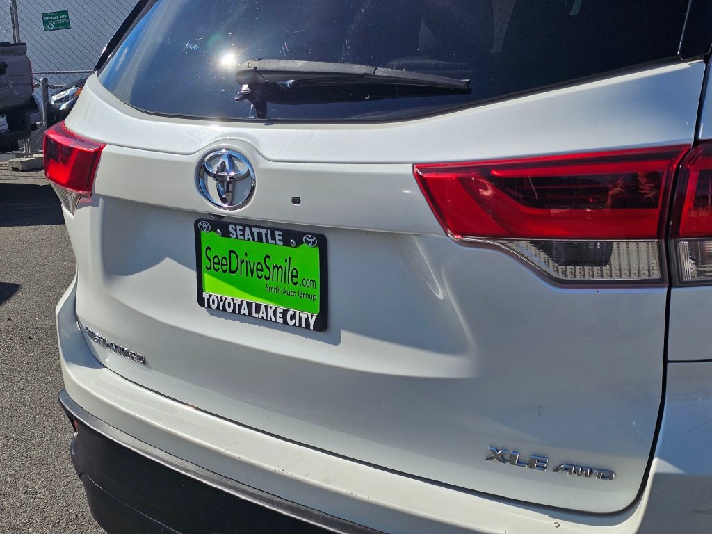 Used 2018 Toyota Highlander XLE AWD/4WD image 13