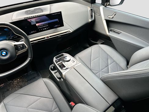 Certified 2025 BMW iX xDrive50 image 25