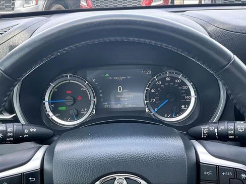 Used 2024 Toyota Highlander XLE FWD image 12