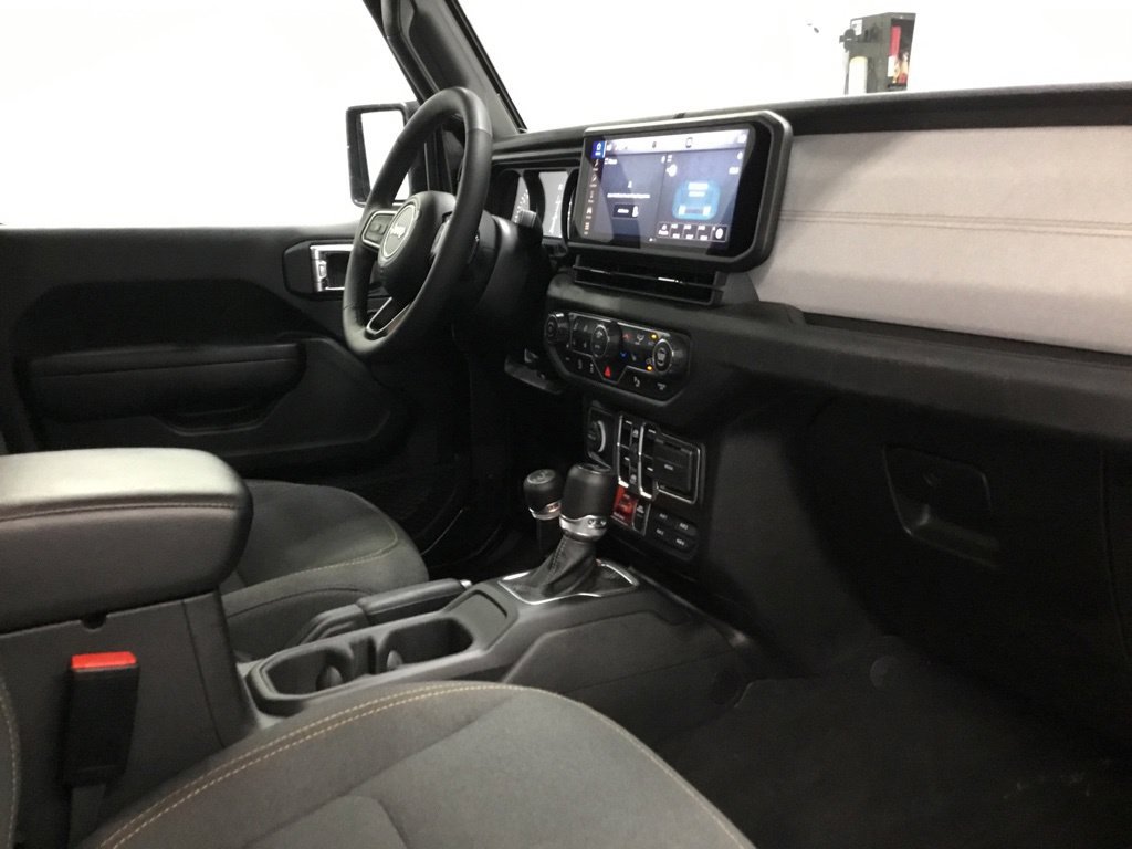 Used 2025 Jeep Wrangler Unlimited Sport AWD/4WD image 24
