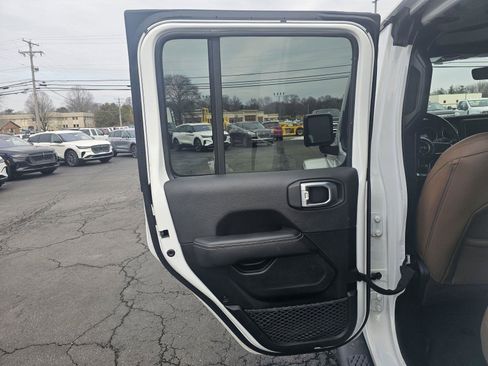 Used 2023 Jeep Gladiator Overland w/ Popular Equipment Package image 14